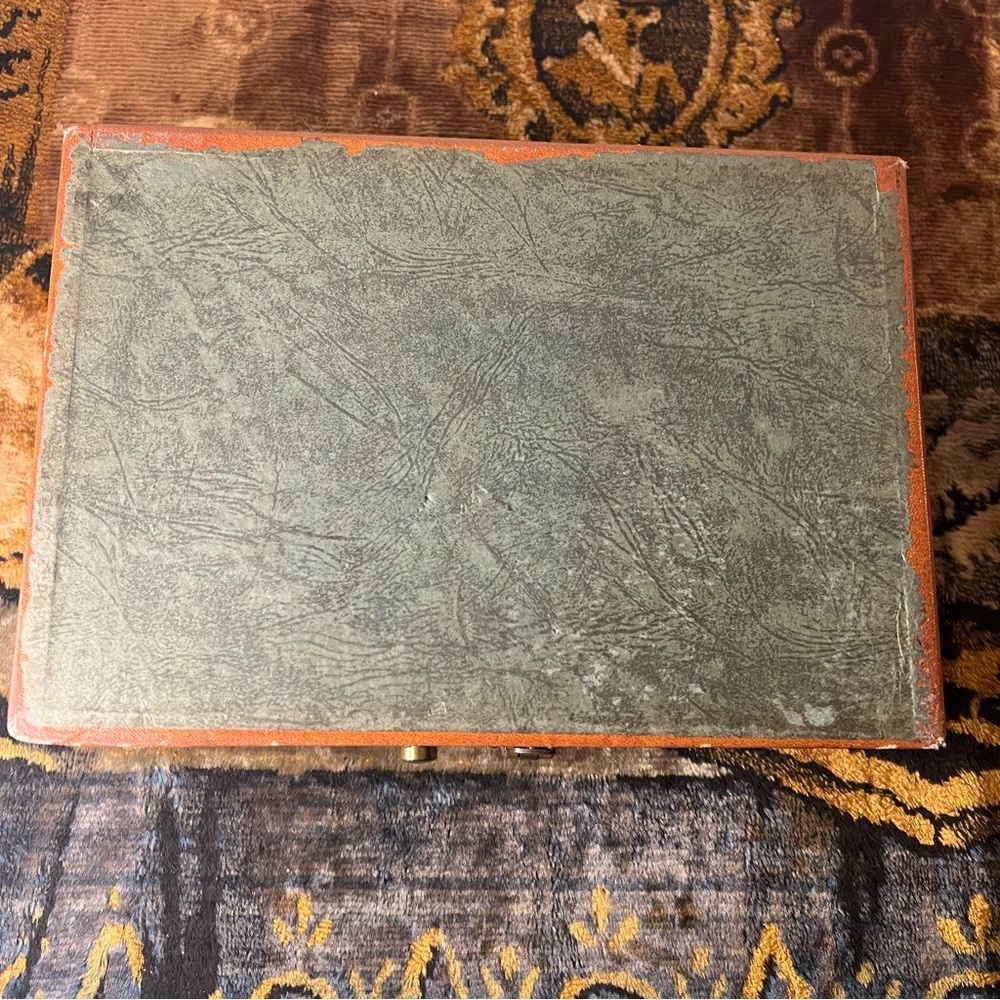 Elegant Vintage Brown Faux Leather Jewelry Box & Green Velvet Lining - Picture 16 of 16